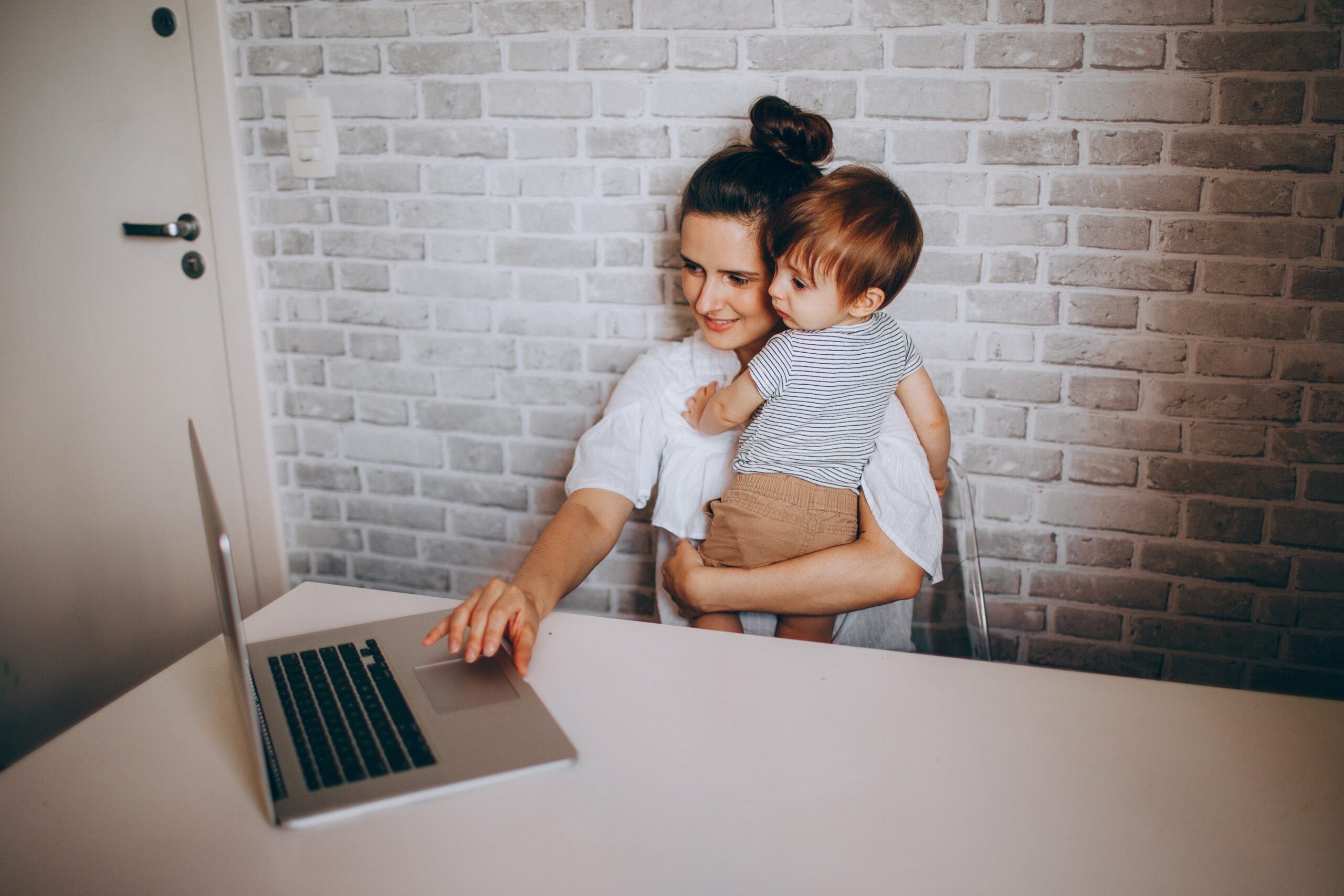 Il lavoro dovrebbe aiutare a costruire la famiglia . Come armonizzare lavoro e famiglia riflessione di Danila Pompilio.